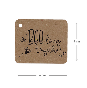 Kraftlabel 50 x 60 mm met boorgat met de tekst &#039;We BEElong together&#039; - Maatgeving