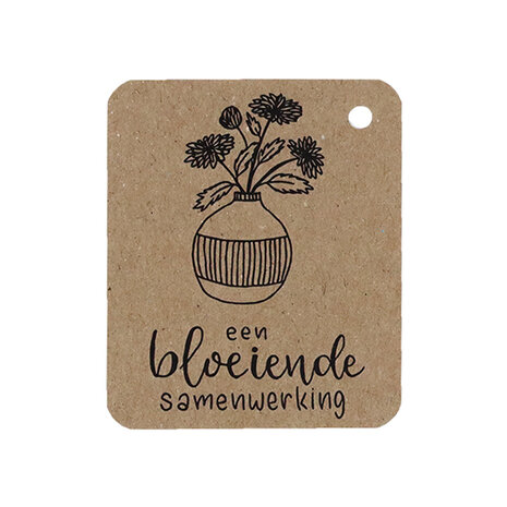 Voorkant kraftlabel 50 x 60 mm met boorgat met de tekst 'Bloeiende samenwerking'