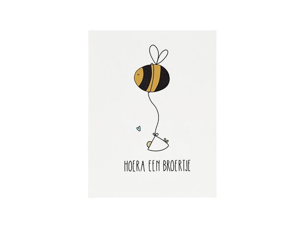 Voorkant kaartje 80 x 105 mm met de tekst ‘Hoera een broertje’