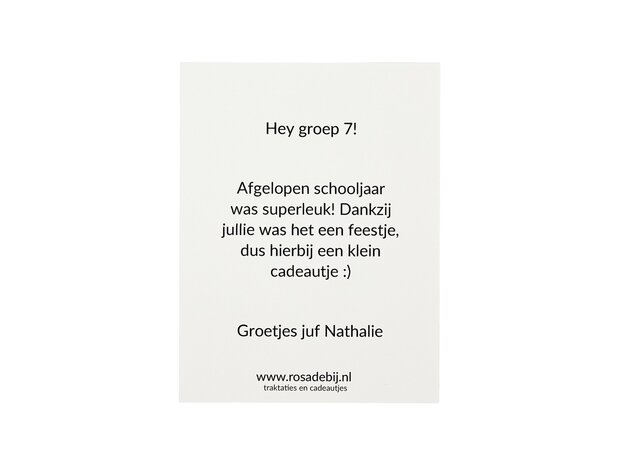 Achterkant kaartje 80 x 105 mm met de tekst ‘Fijne vakantie!’ in combinatie met eigen tekst.