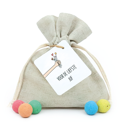 Voor de liefste juf - Zaadbommetjes in linnenzakje // Eef
