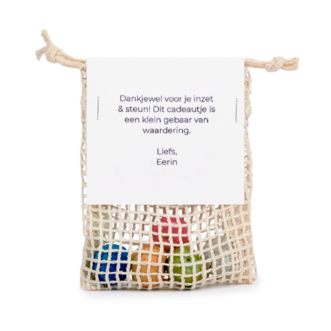 Zaadbommetjes in netzakje - Netzakje achterkant met tekst