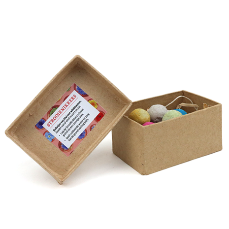Zaadbommetjes in papier mach&eacute; doosje - Zijaanzicht met zaai-instructie sticker in deksel