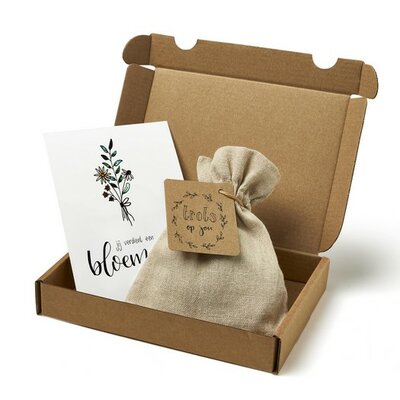 Trots op jou - Brievenbus bedankje; zaden in linnenzakje met ansichtkaart