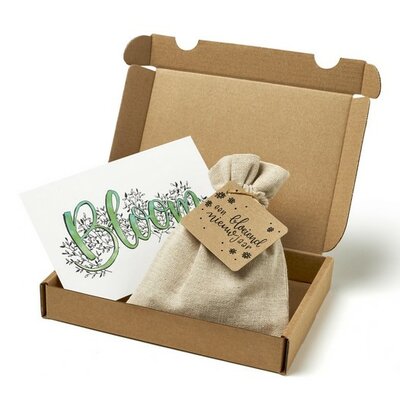 Een bloeiend nieuwjaar - Brievenbus bedankje; zaden in linnenzakje met ansichtkaart