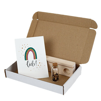 Brievenbus bedankje; zaden in glazen flesje met ansichtkaart en standaard