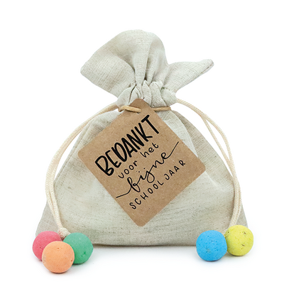 Bedankt voor het fijne schooljaar - Zaadbommetjes in linnenzakje // Maartje