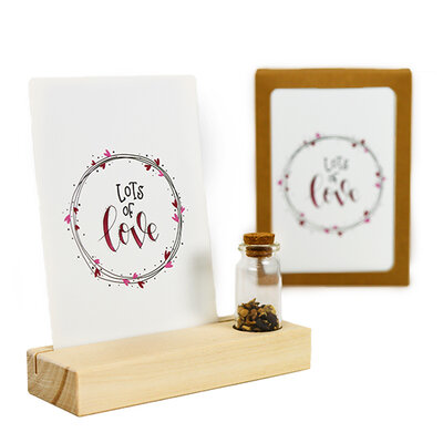 Lots of love - Bedankje zaden in glazen flesje met kaart en standaard