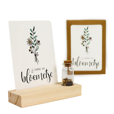 Jij verdient een bloemetje - Bedankje zaden in glazen flesje met kaart en standaard