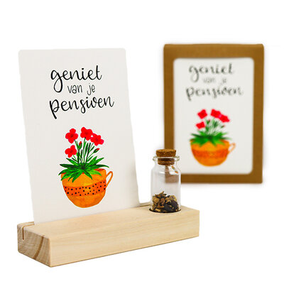 Geniet van je pensioen - Bedankje zaden in glazen flesje met kaart en standaard