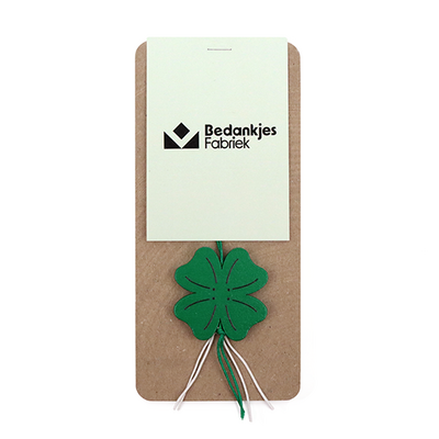 Gelukshanger in kraft buideltje met eigen ontwerp