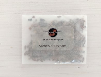 Zaden in zakje met logo